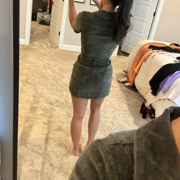 Dark Green Bodycon Mini Dress with Collar and Short Sleeves for Casual Night Out - Picture 3 of 4